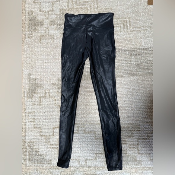 Spanx Faux Black Leather Leggings size S - Picture 1 of 3